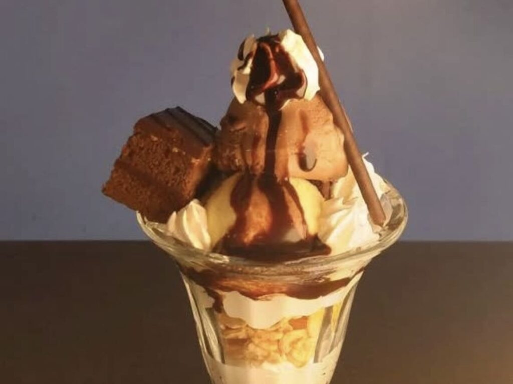 あきた茶房 チョコパフェ