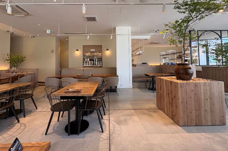 SiKiTO CAFE 幕張店　テーブル席