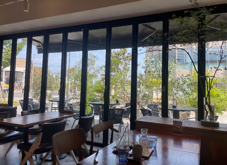 SiKiTO CAFE 幕張店　席からの風景