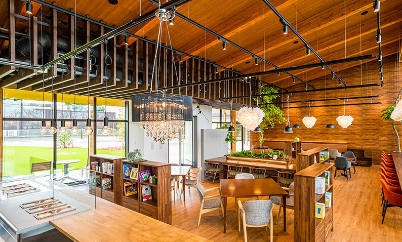 MINA TERRACE cafe 店内
